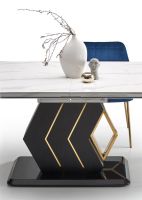 St�l VINCENZO, pl�t: MDF dyhovan� s dekorom bieleho mramoru, ktor� m� v�razn� �ilkovanie dod�va stolu autentick� a luxusn� vzh�ad pr�rodn�ho kame�a/podno�: lakovan� oce� - �ierna/zlat� dekorat�vne doplnky/�ierny mramor s bielym �ilkovan�m - ilustra�n� obr�