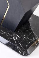 St�l VINCENZO, pl�t: MDF dyhovan� s dekorom bieleho mramoru, ktor� m� v�razn� �ilkovanie dod�va stolu autentick� a luxusn� vzh�ad pr�rodn�ho kame�a/podno�: lakovan� oce� - �ierna/zlat� dekorat�vne doplnky/�ierny mramor s bielym �ilkovan�m - ilustra�n� obr�